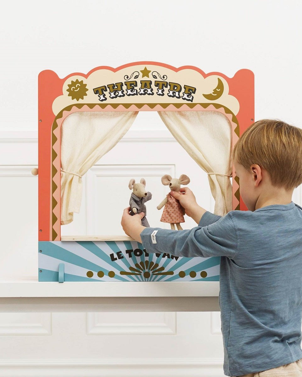 Théâtre de marionnettes envoûtant : un charme magique pour stimuler l'imagination !
