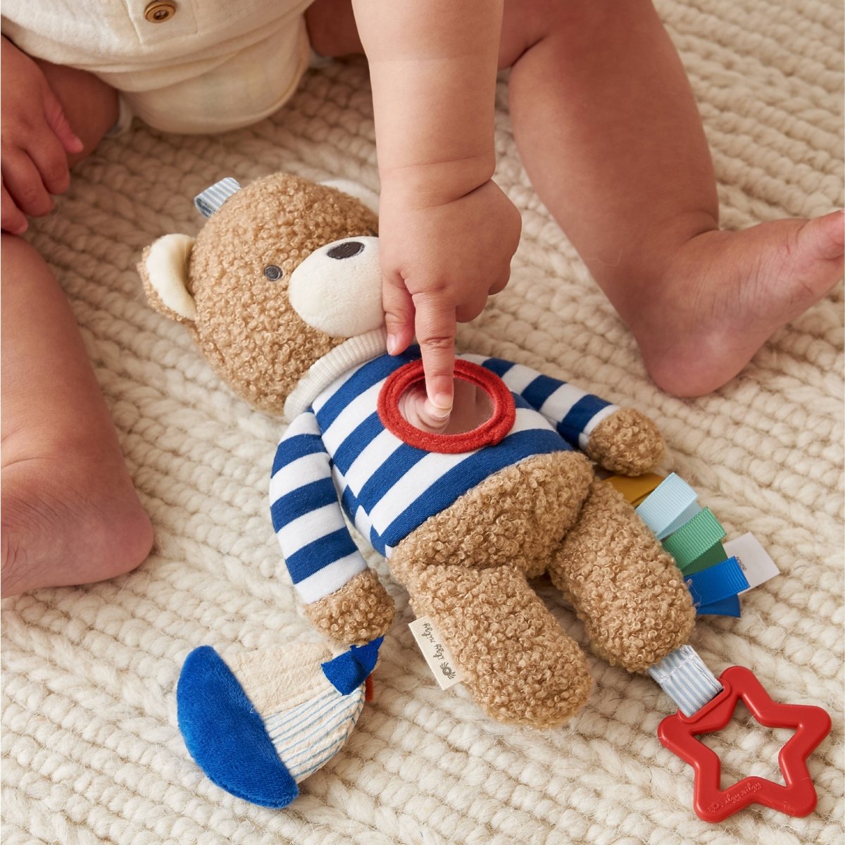 Bitzy Traveler™ – Jouet sensoriel d’éveil à suspendre -Jouets d'éveil- Boutique LeoLudo-Itzy Ritzy Canada