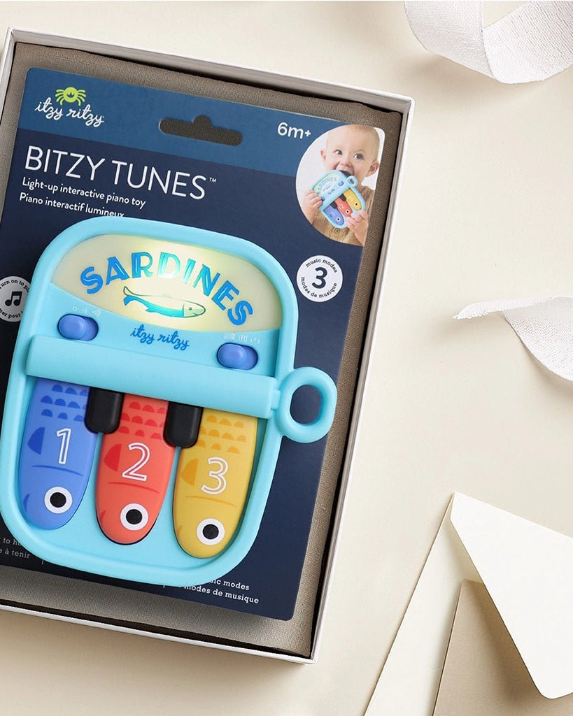 Bitzy Tunes™ – Piano interactif lumineux Sardines -Jouets d'éveil- Boutique LeoLudo-Itzy Ritzy Canada