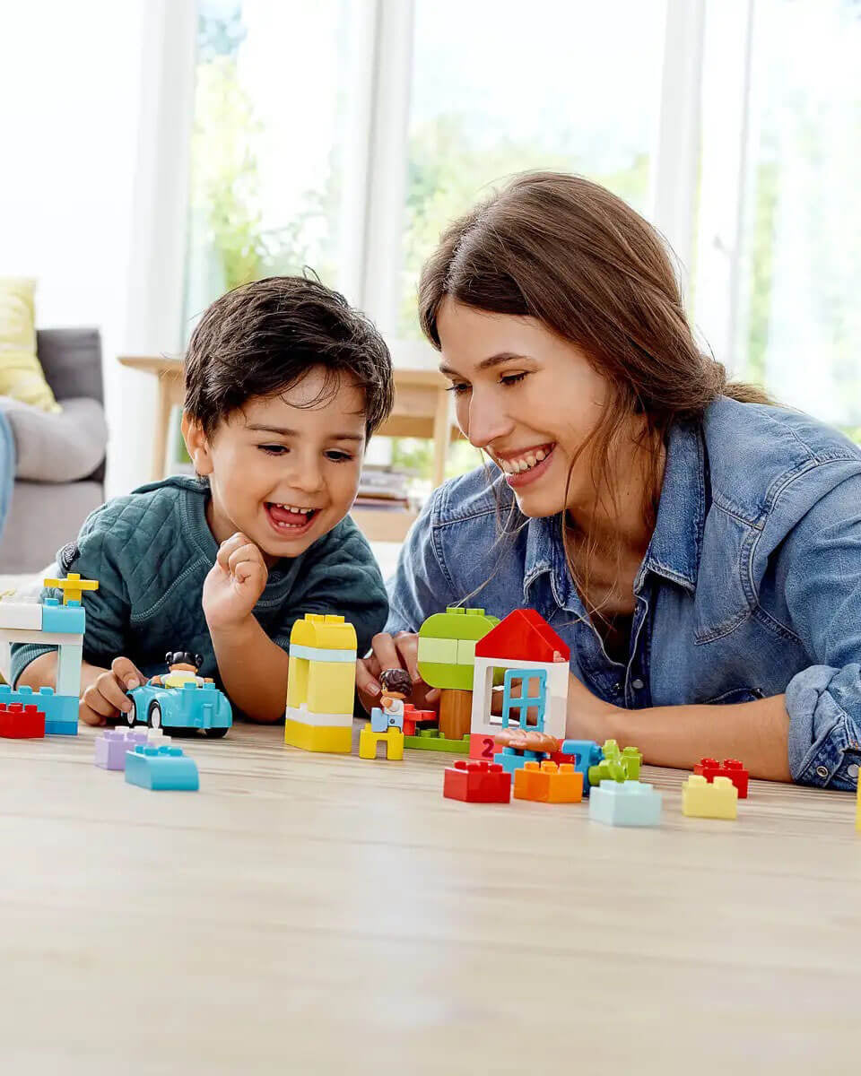 Boîte de briques LEGO Duplo (65 pcs. + 2 figurines) - Jeux de construction - Boutique LeoLudo - LEGO