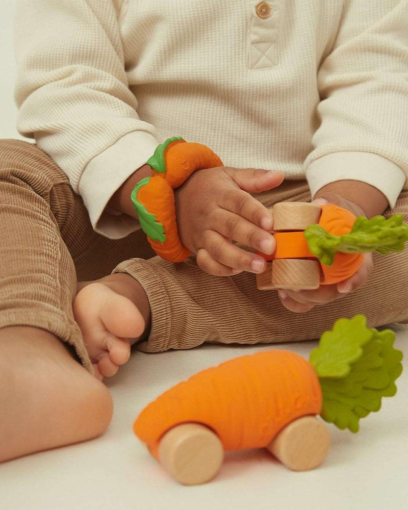 Cathy la carotte – Voiture jouet pour bébé - Jouets de dentition - Boutique LeoLudo - Oli & Carol