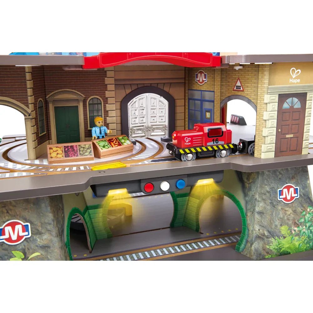 Circuit de train multi - niveaux – Ville interactive - Ensembles de jeu - Boutique LeoLudo - Hape