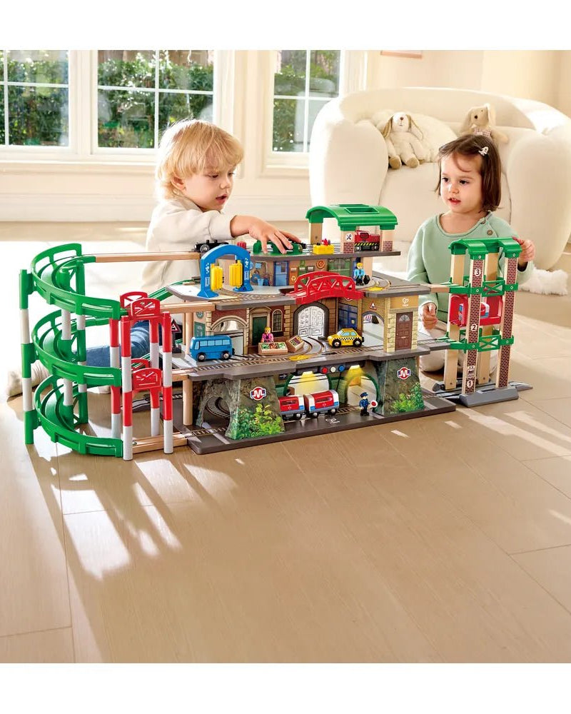 Circuit de train multi - niveaux – Ville interactive - Ensembles de jeu - Boutique LeoLudo - Hape