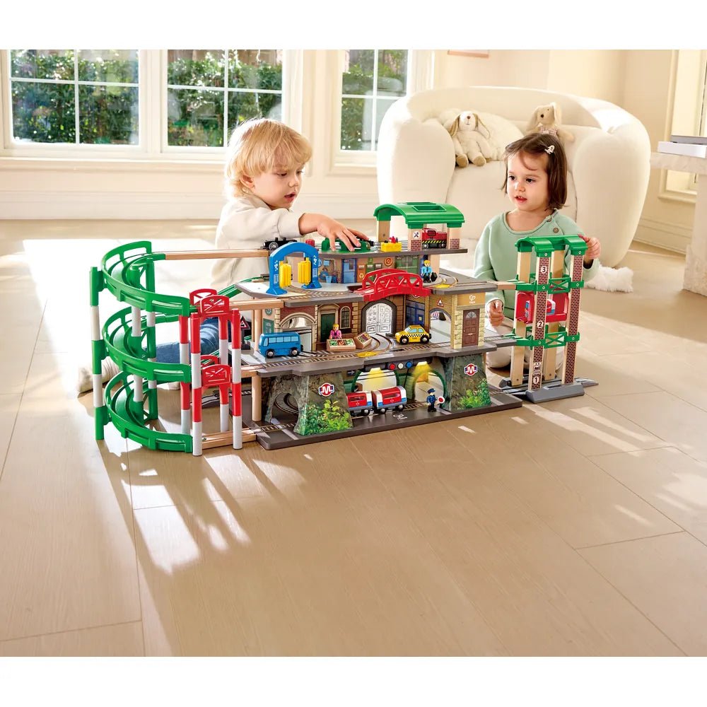 Circuit de train multi - niveaux – Ville interactive - Ensembles de jeu - Boutique LeoLudo - Hape
