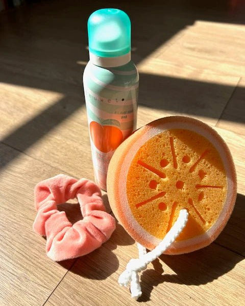 Coffret Bubble Peach – Mousse de douche pêche, éponge fruit & chouchou Inuwet - Pour le bain - Boutique LeoLudo - inuwet