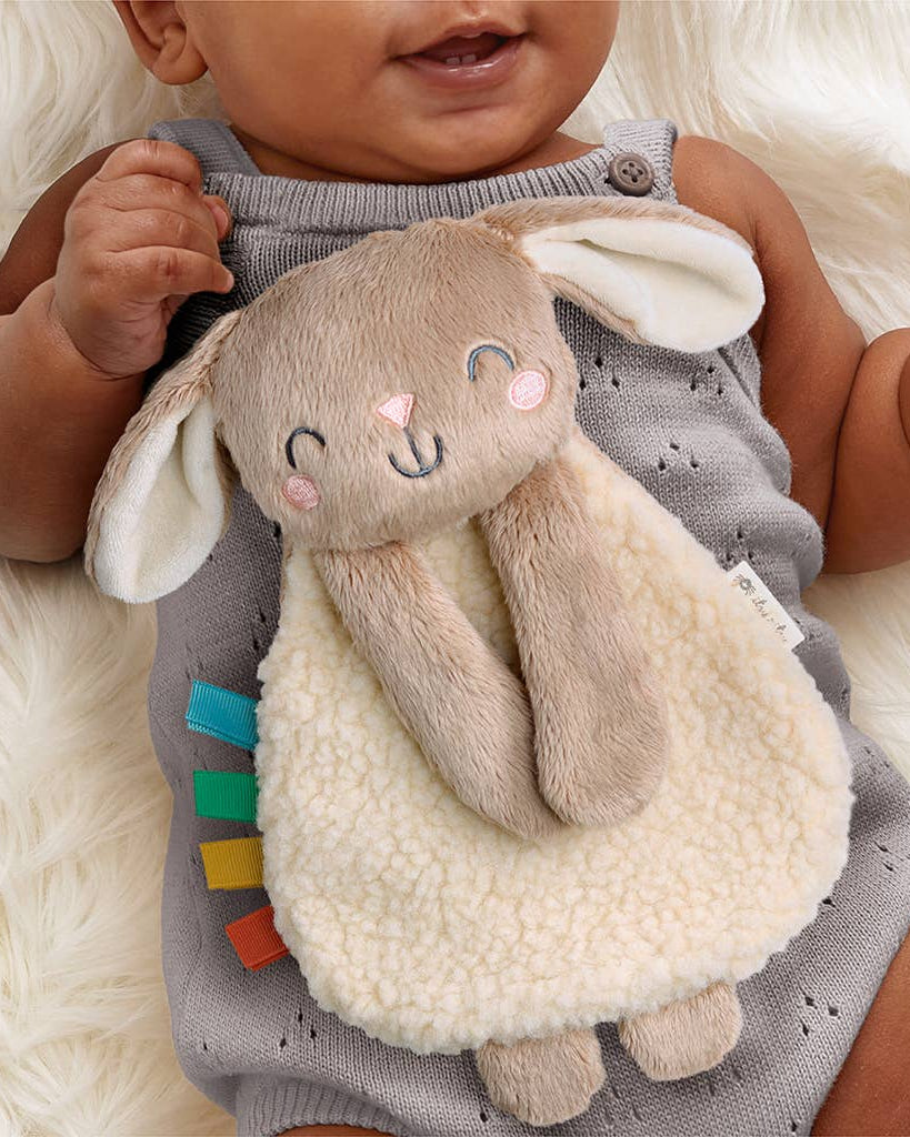 Coffret cadeau sensoriel bébé – Itzy Learn & Snuggle Gift Set™ - Jouets d'éveil - Boutique LeoLudo - Itzy Ritzy Canada