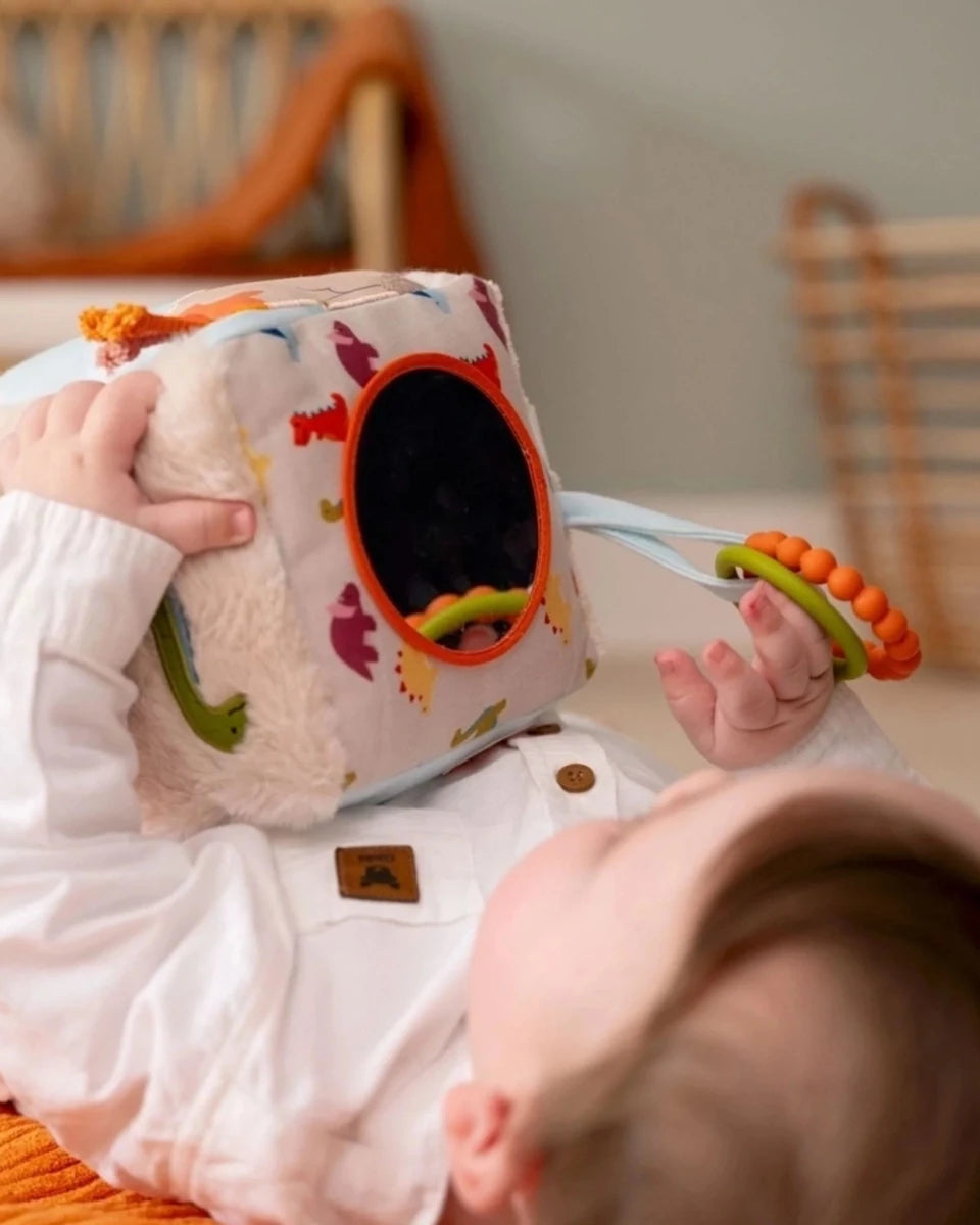 Cube d'activités sensorielles en tissu - Dino - Jouets d'éveil - Boutique LeoLudo - Little Big Friends