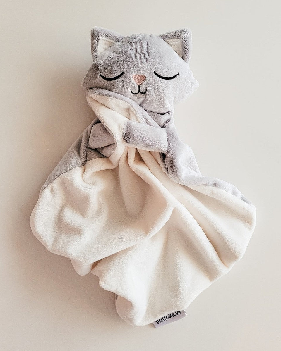 Doudou chat Ferguson endormi -Peluches- Boutique LeoLudo-Veille sur toi