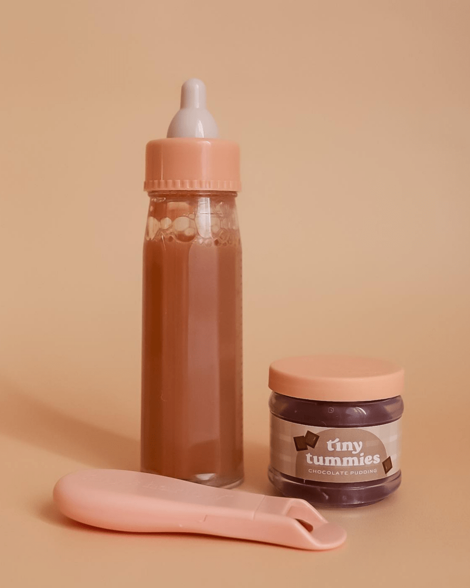 Ensemble de pudding Tiny Tummies et bouteille de lait pour poupée - Chocolat - Tiny Harlow - Accessoires poupée - Boutique LeoLudo - Tiny Harlow
