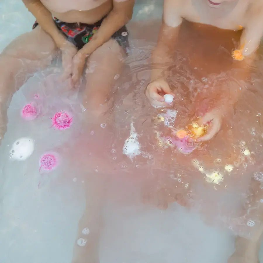 Funky Fish Food — Sels de bain moussants Swoon Maroon avec figurine marine - Jouets de bain - Boutique LeoLudo - Loot