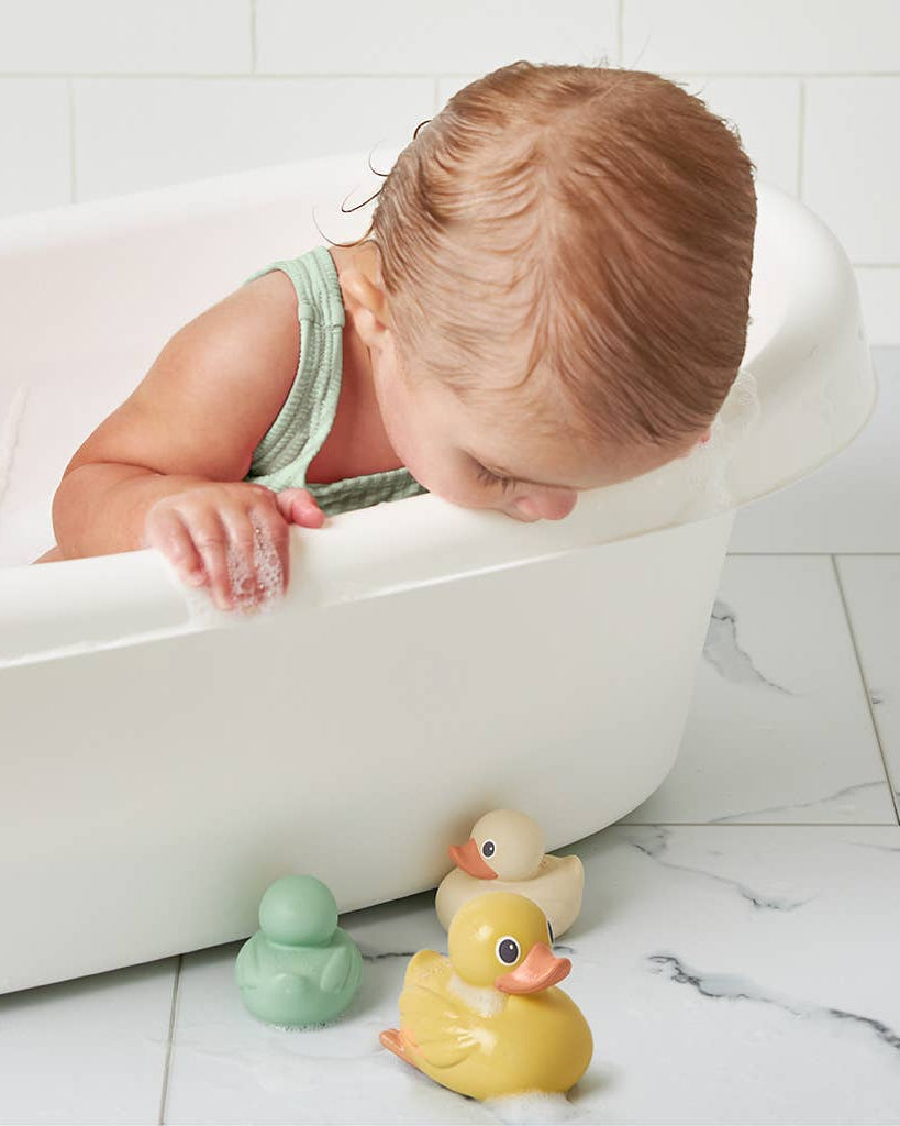 Jouets de bain bébé – Itzy Ducky Family™ - Jouets de bain - Boutique LeoLudo - Itzy Ritzy Canada