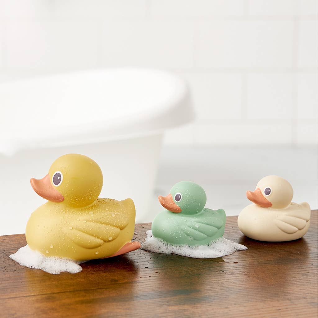 Jouets de bain bébé – Itzy Ducky Family™ - Jouets de bain - Boutique LeoLudo - Itzy Ritzy Canada