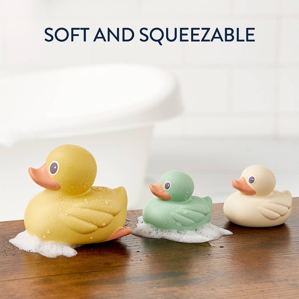 Jouets de bain bébé – Itzy Ducky Family™ - Jouets de bain - Boutique LeoLudo - Itzy Ritzy Canada