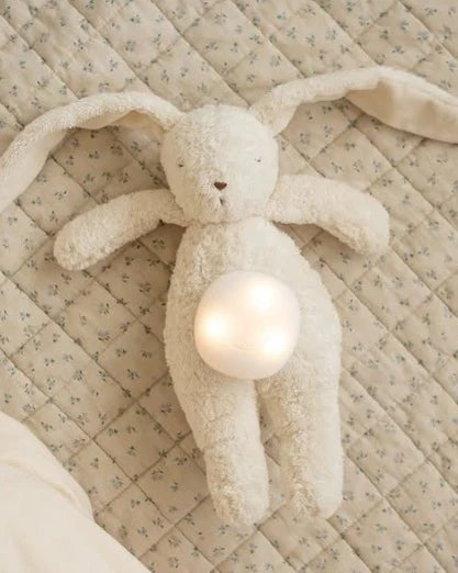 Lapin Polaire Moonie – Peluche sonore biologique avec veilleuse - Jouets d'éveil - Boutique LeoLudo - moonie