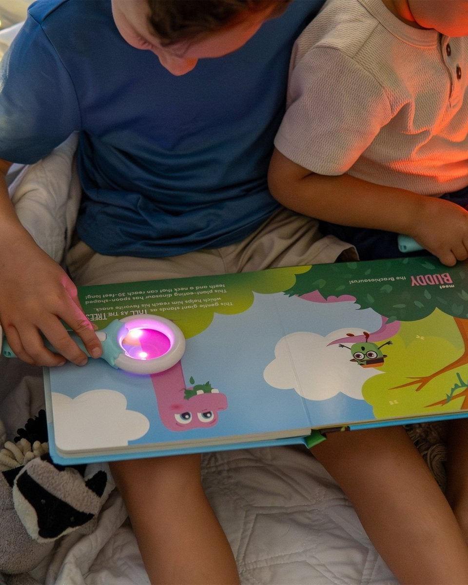 Livre interactif lumineux Glo Pals – Pippa's Prehistoric Pals (EN) - Livres - Boutique LeoLudo - Glo Pals
