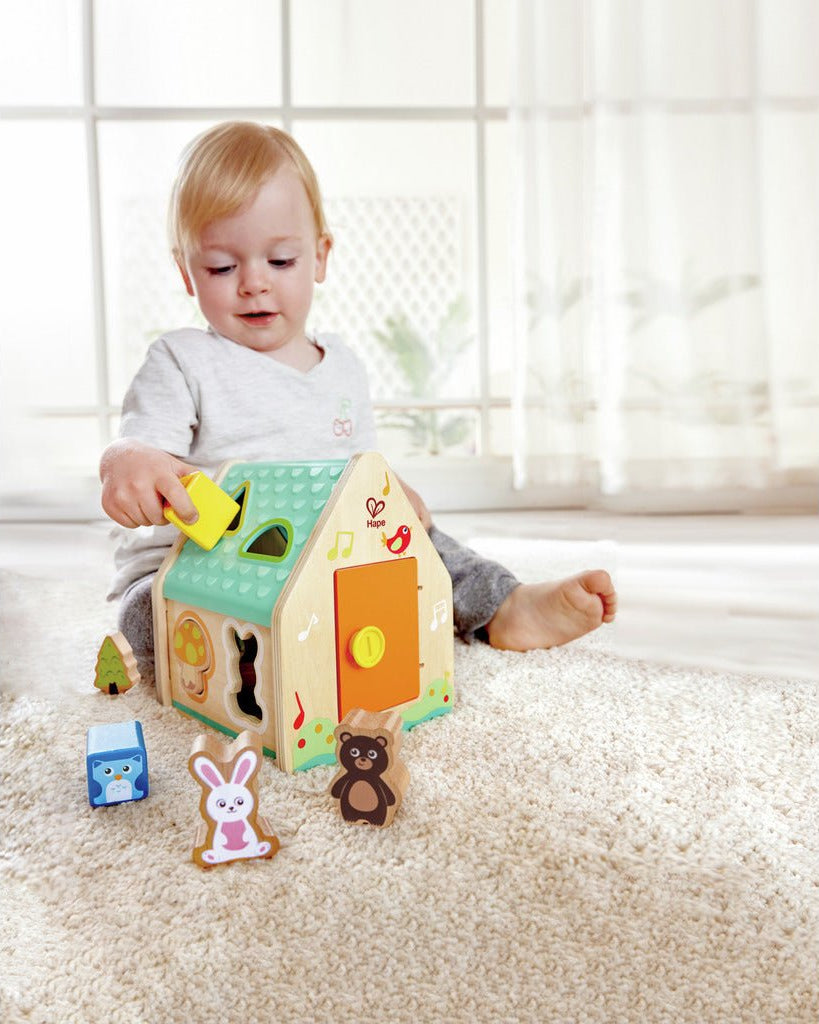 Maison à formes et figurines - Jouet d’apprentissage 2 - en - 1 pour tout - petits - Jouets d'éveil - Boutique LeoLudo - Hape