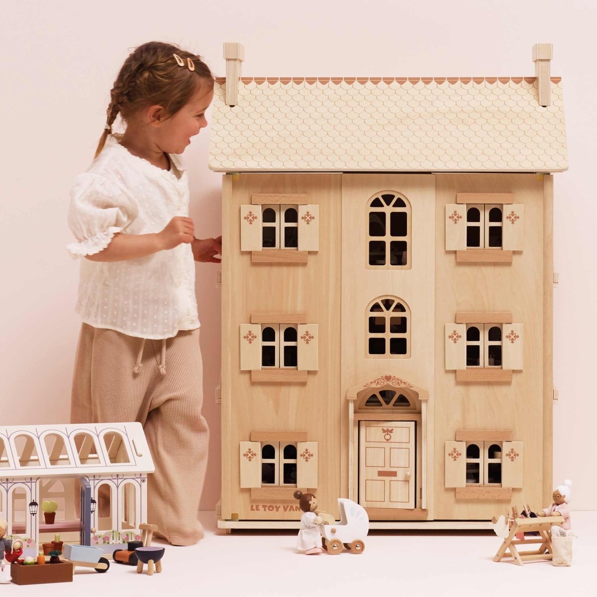 Maison de poupée en bois naturel - Maisons de poupée - Boutique LeoLudo - Le Toy Van