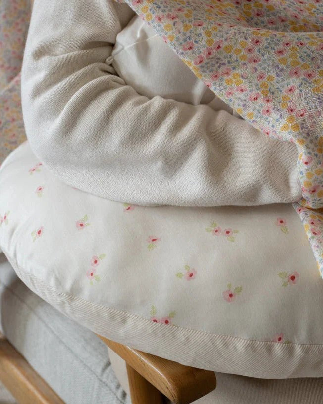 Oreiller d'allaitement Anemone -Allaitement- Boutique LeoLudo-Avery Row