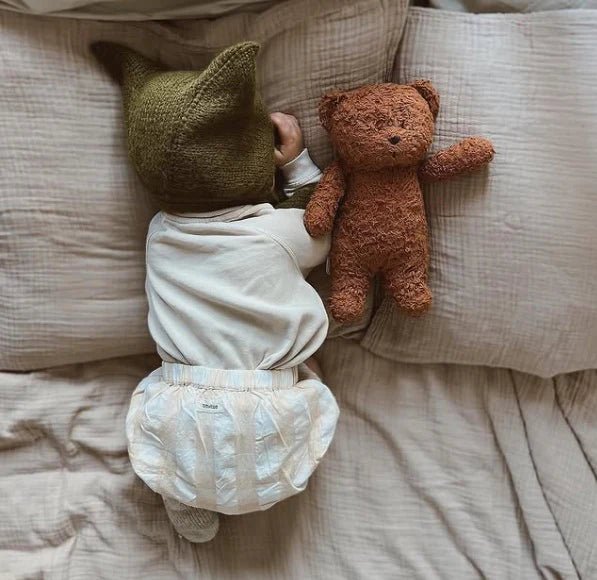Ourson Caramel Moonie – Peluche sonore biologique avec veilleuse - Jouets d'éveil - Boutique LeoLudo - moonie