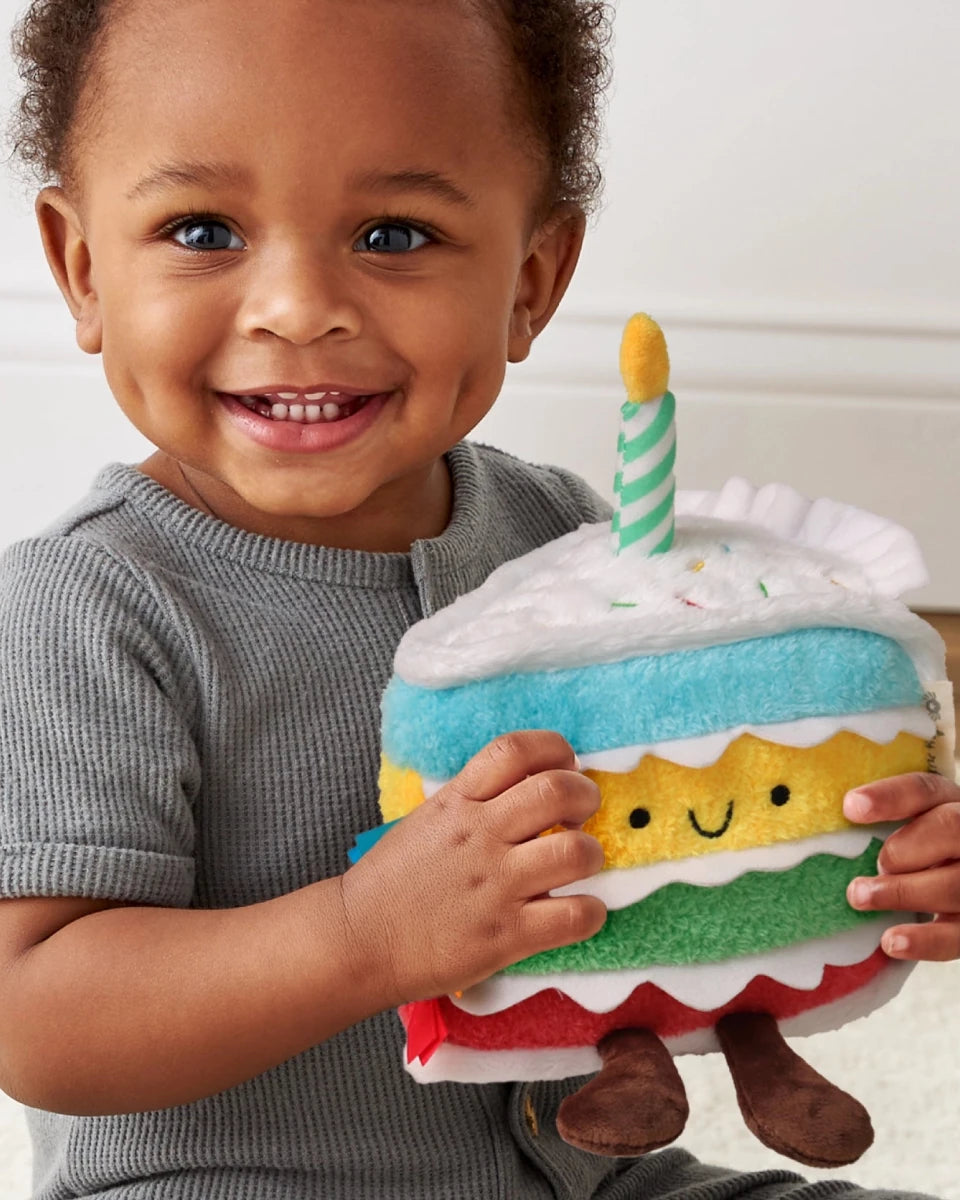Peluche sensorielle bébé – Gâteau d’anniversaire -Peluches- Boutique LeoLudo-Itzy Ritzy Canada