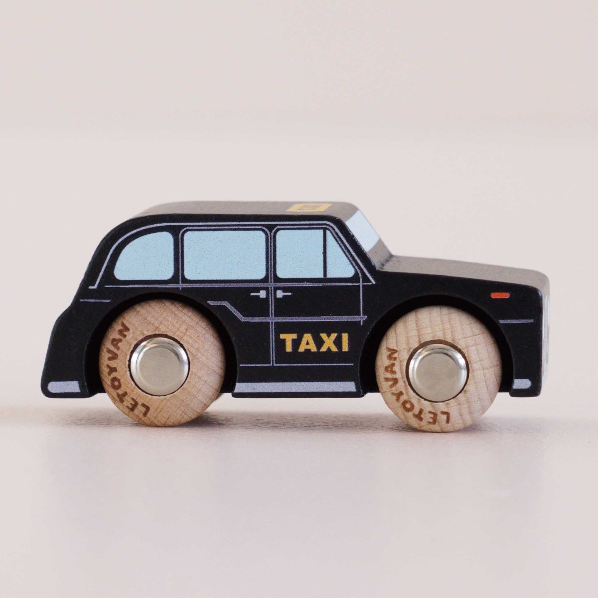 Taxi londonien en bois Bertie -Véhicules de jeu- Boutique LeoLudo-Le Toy Van