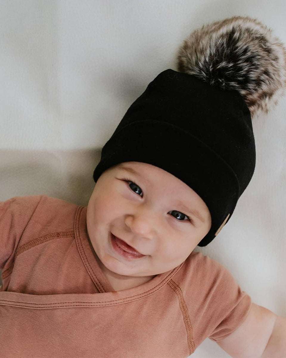 Tuque à pompon en coton bio pour bébé 0-6m (options de couleur) -Accessoires vestimentaires- Boutique LeoLudo-Petit Coulou