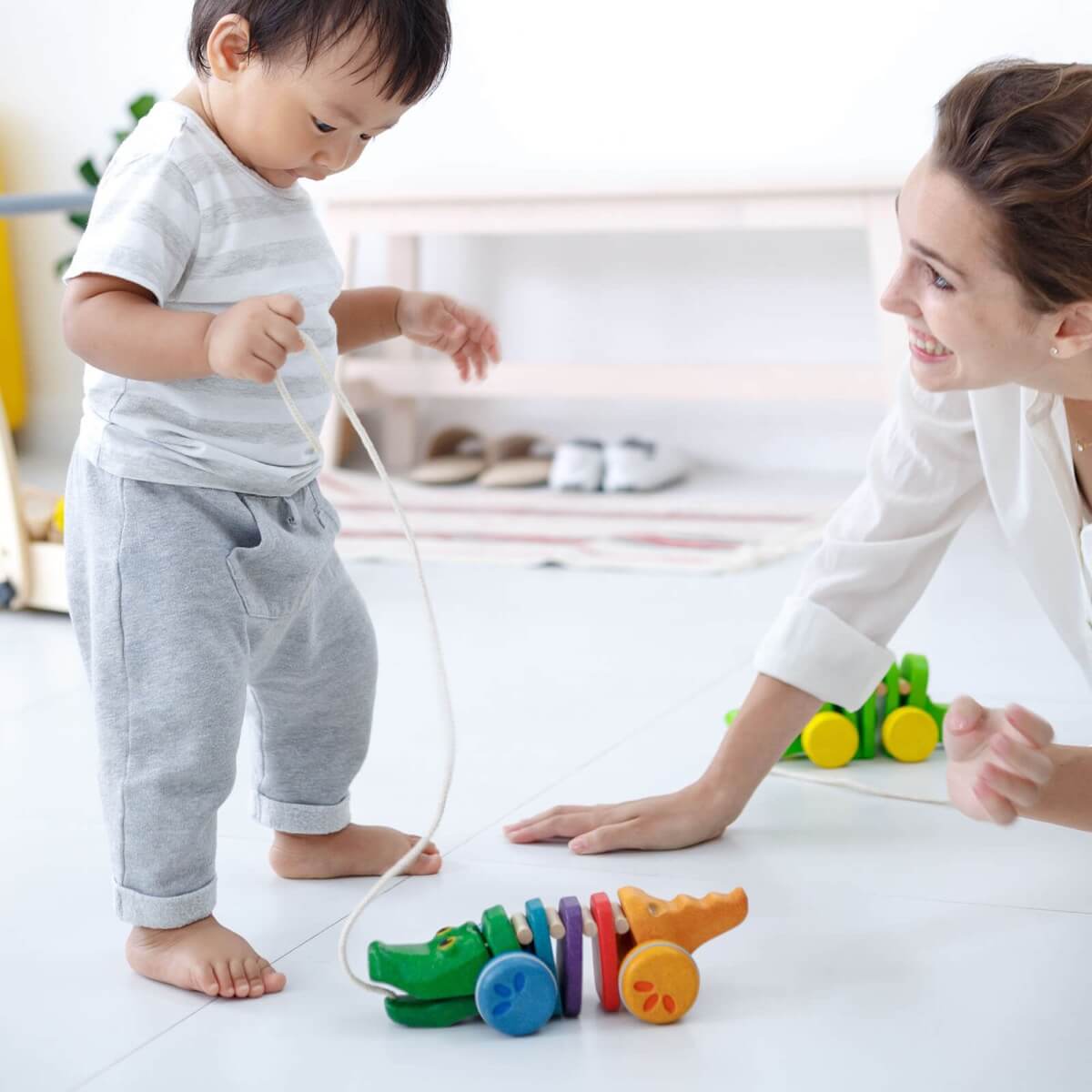 Alligator arc-en-ciel dansant à tirer-Plan Toys-Boutique LeoLudo