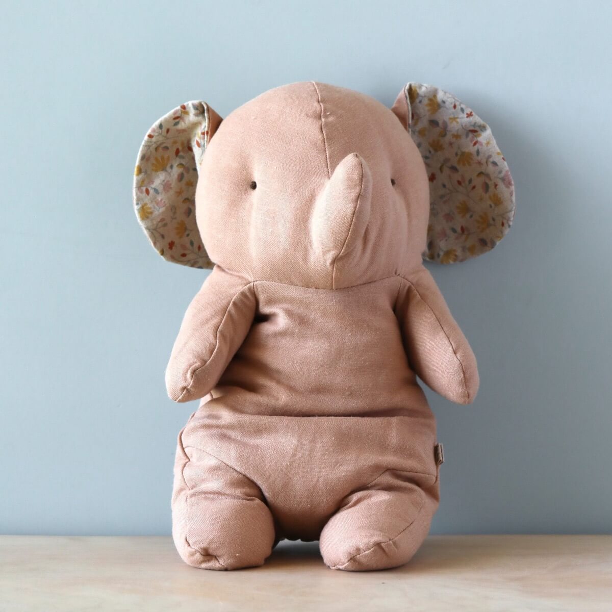 Amis du safari - Éléphant rose poudre (13")-Maileg-Boutique LeoLudo