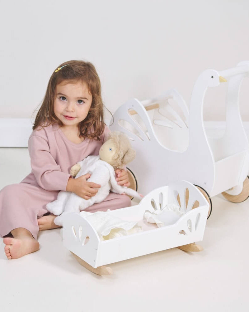 Bassinette Sweet Swan pour poupée - Accessoires poupée - Boutique LeoLudo - Tender Leaf Toys