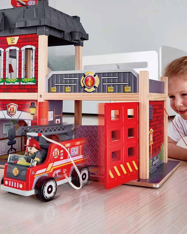 Caserne de pompiers de la ville - Ensembles de jeu - Boutique LeoLudo - Hape