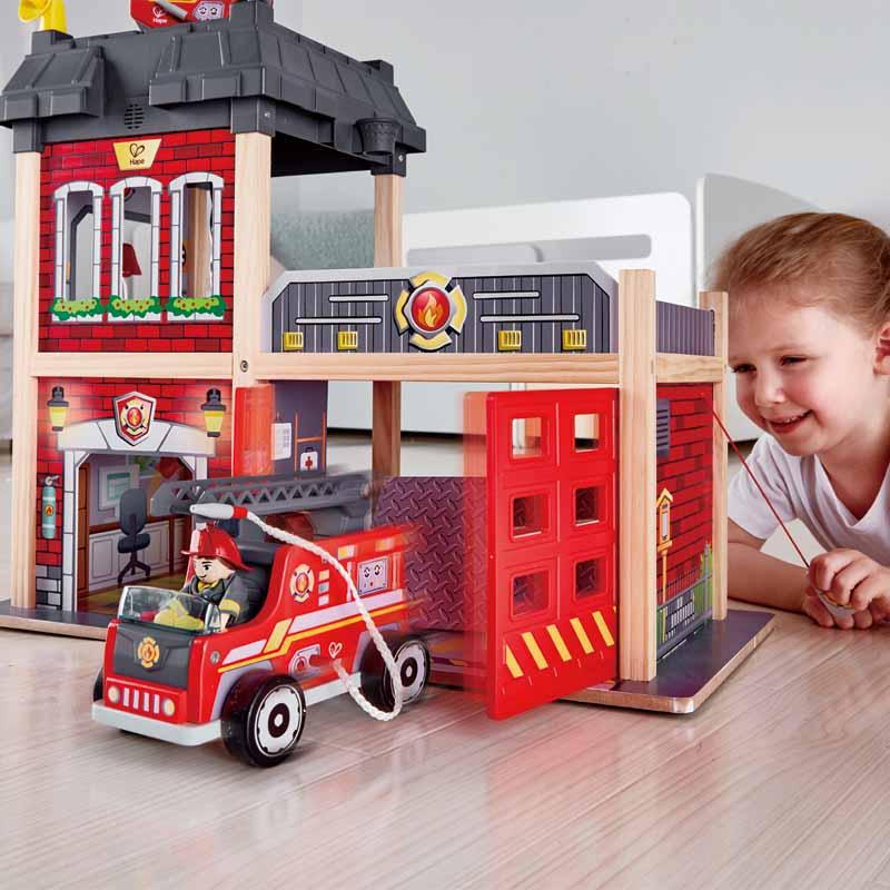 Caserne de pompiers de la ville - Ensembles de jeu - Boutique LeoLudo - Hape