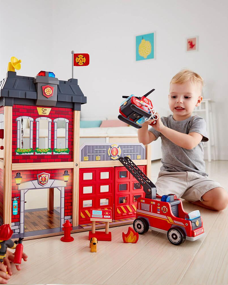 Caserne de pompiers de la ville - Ensembles de jeu - Boutique LeoLudo - Hape
