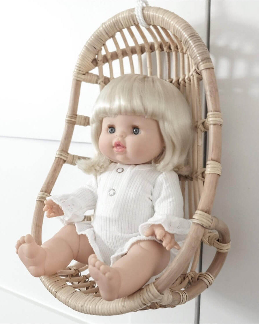 Chaise suspendue en rotin pour poupée - Accessoires poupée - Boutique LeoLudo - Poppie Toys