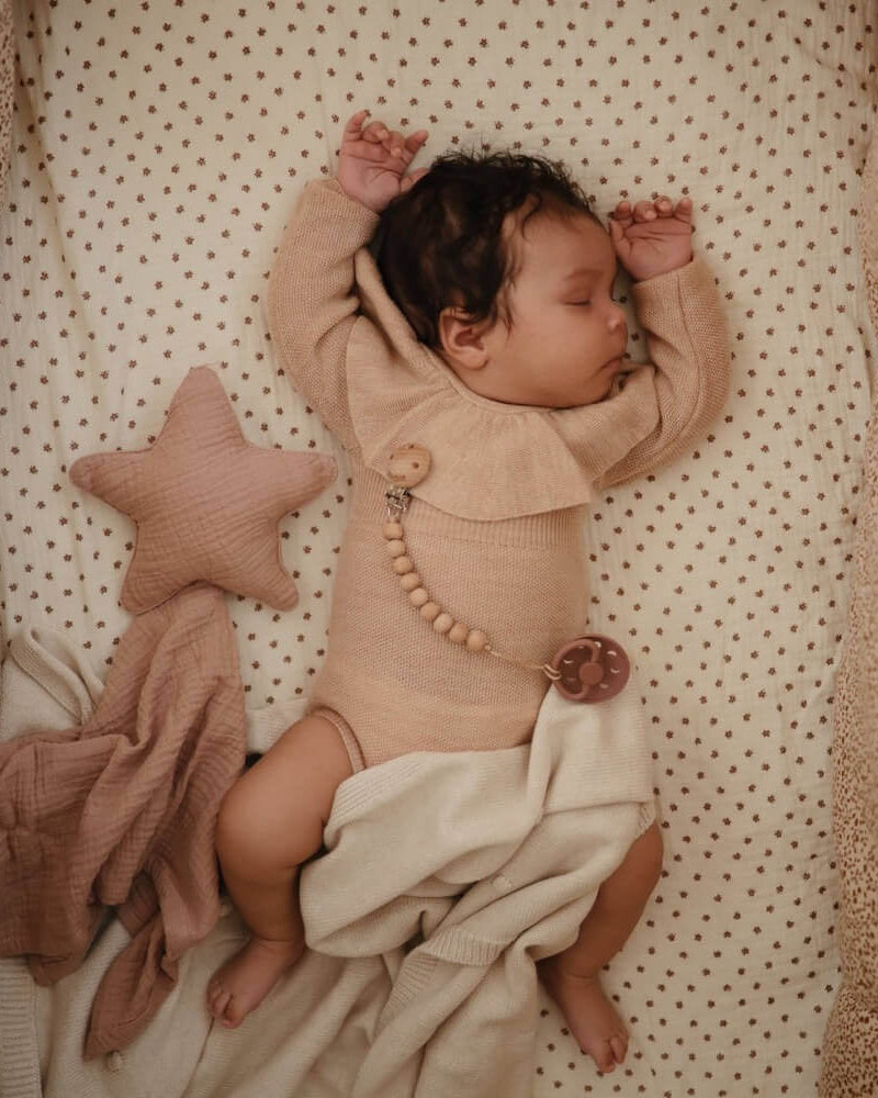 Drap contour de lit de bébé en mousseline - Bloom - Literie - Boutique LeoLudo - Mushie