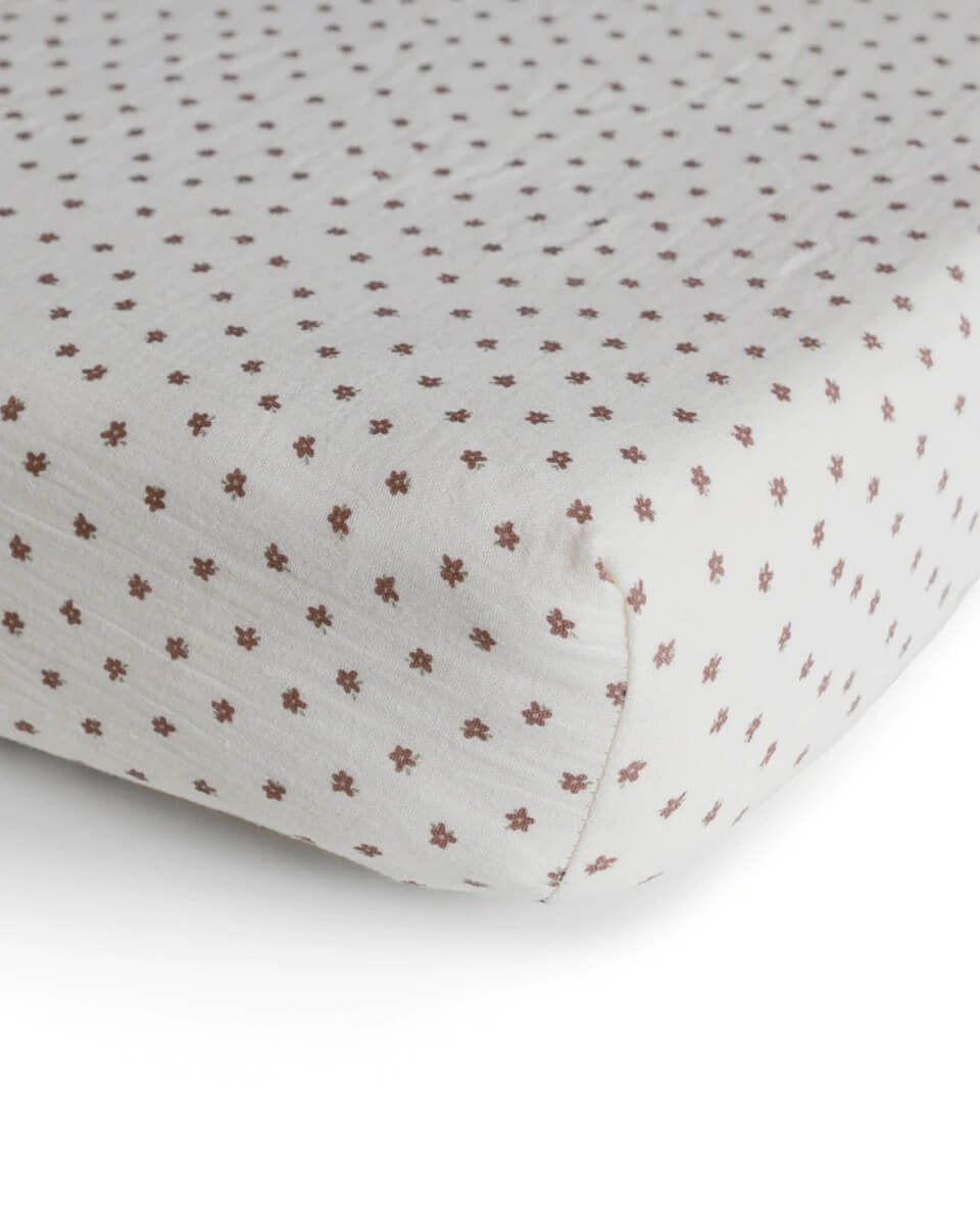Drap contour de lit de bébé en mousseline - Bloom - Literie - Boutique LeoLudo - Mushie