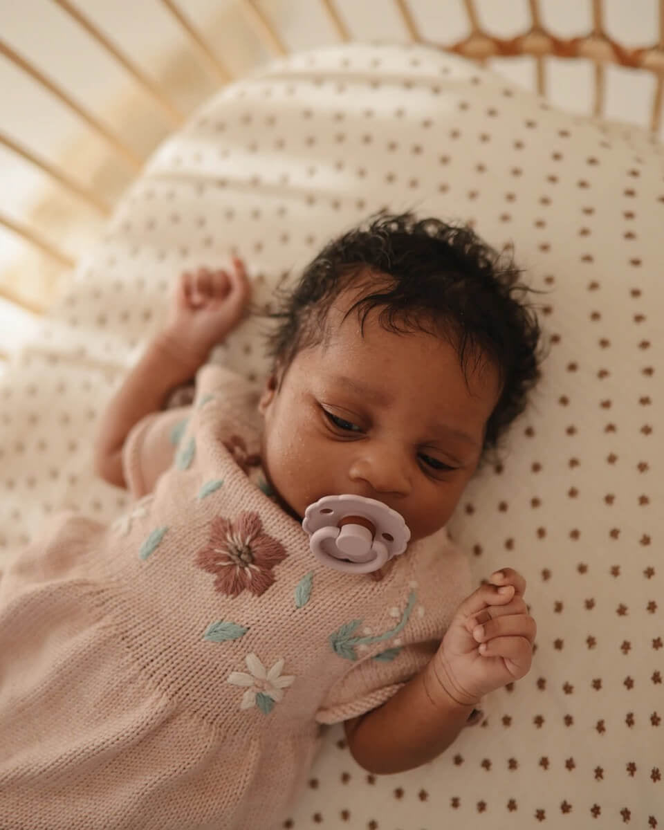 Drap contour de lit de bébé en mousseline - Bloom - Literie - Boutique LeoLudo - Mushie