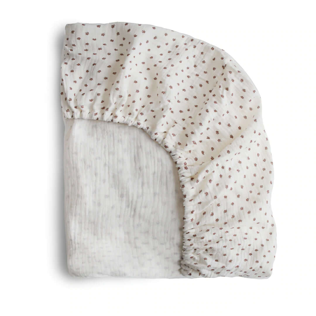 Drap contour de lit de bébé en mousseline - Bloom - Literie - Boutique LeoLudo - Mushie