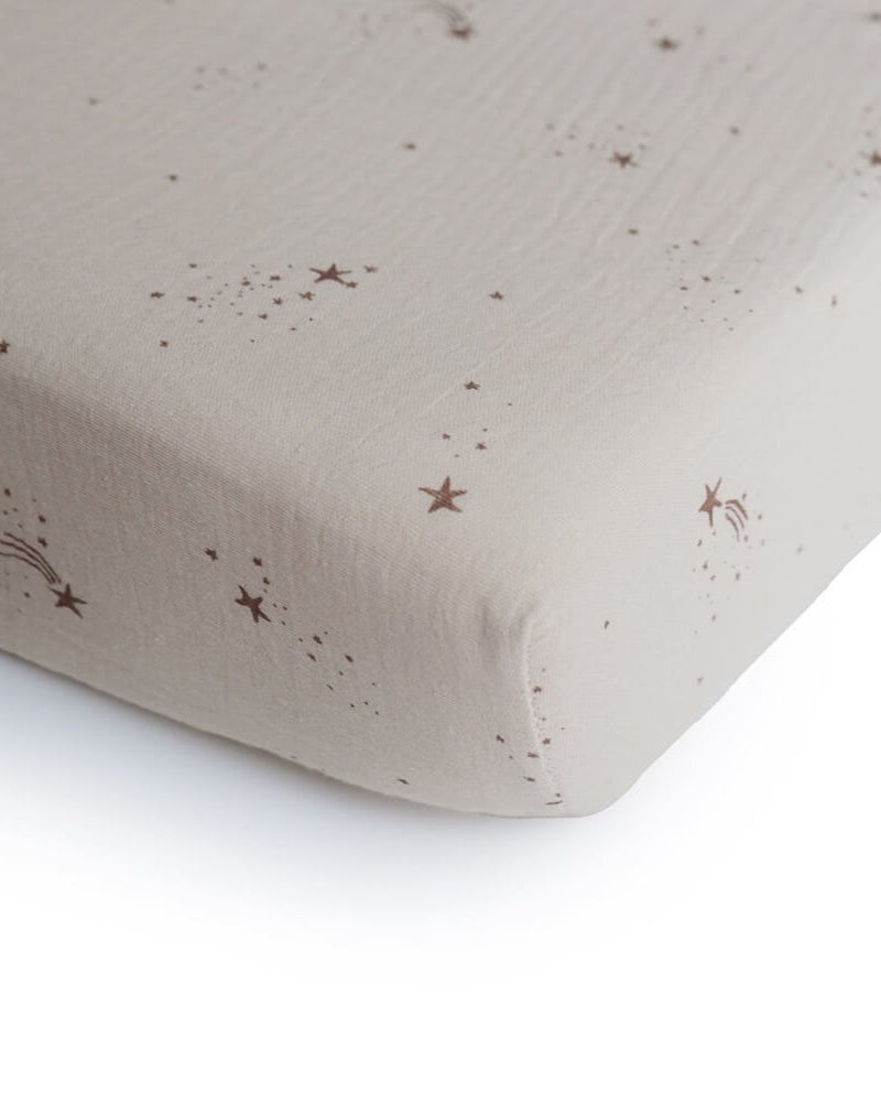 Drap contour de lit de bébé en mousseline - Étoiles filantes - Literie - Boutique LeoLudo - Mushie