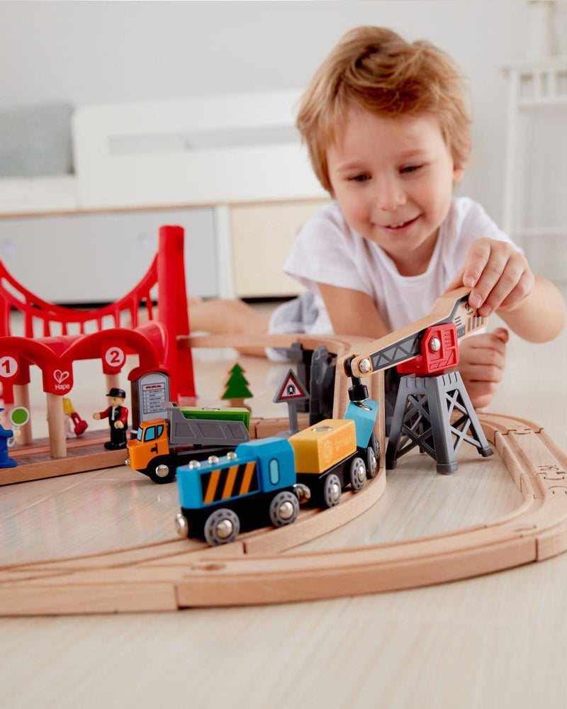 Ensemble de train urbain (51 pcs) - Ensembles de jeu - Boutique LeoLudo - Hape