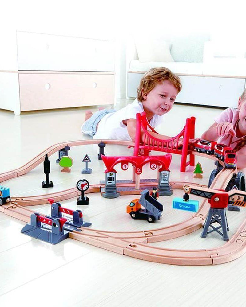 Ensemble de train urbain (51 pcs) - Ensembles de jeu - Boutique LeoLudo - Hape