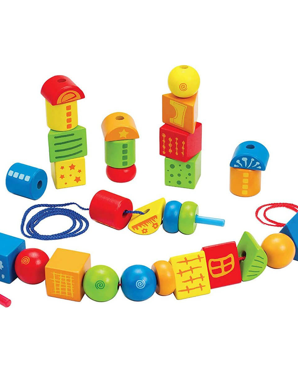 Formes en bois à enfiler (32 pcs) - Jeux de motricité fine - Boutique LeoLudo - Hape