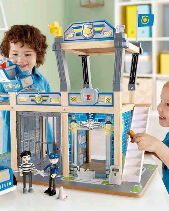 Poste de police métropolitain - Ensembles de jeu - Boutique LeoLudo - Hape