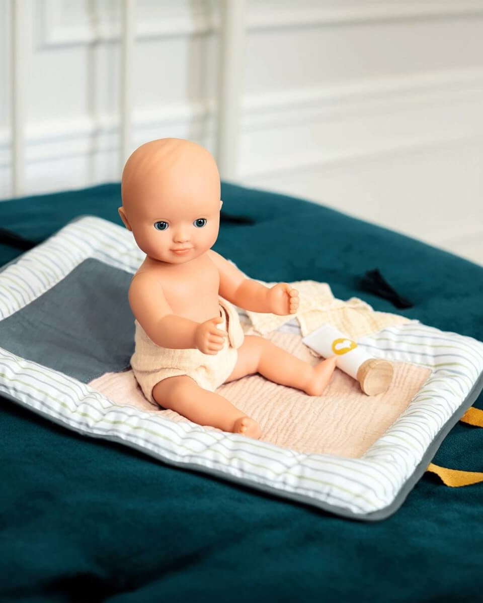 Poupée Pomea pour le bain - Garçon Olive - Poupées - Boutique LeoLudo - Djeco