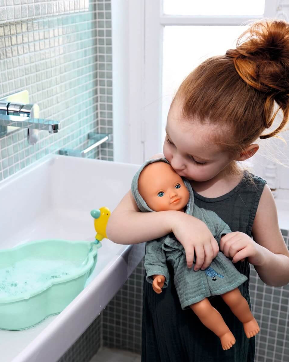 Poupée Pomea pour le bain - Garçon Olive - Poupées - Boutique LeoLudo - Djeco