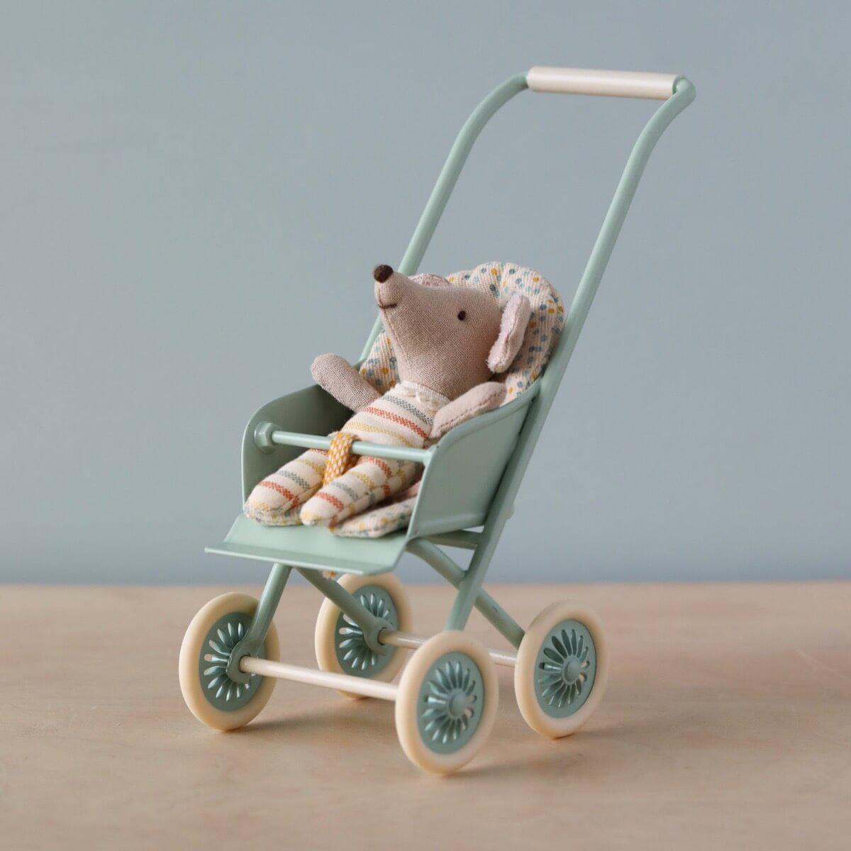 Poussette Micro - Vert menthe - Accessoires de maison de poupées - Boutique LeoLudo - Maileg