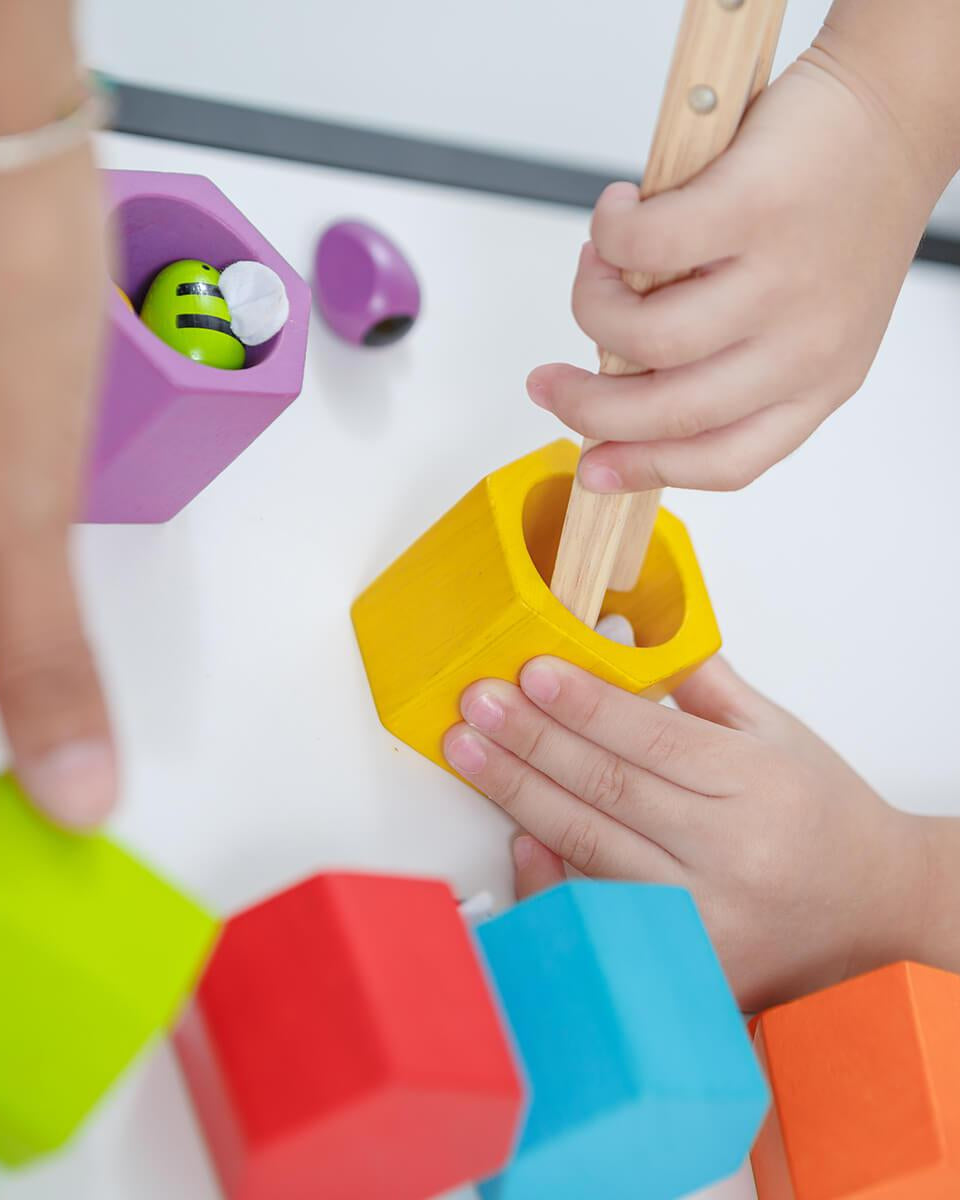 Ruche d'abeilles à trier - Jouets à trier & empiler - Boutique LeoLudo - Plan Toys
