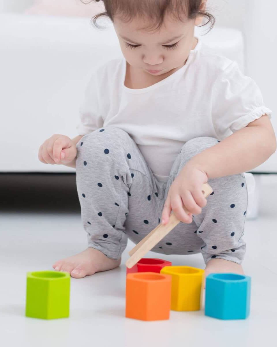 Ruche d'abeilles à trier - Jouets à trier & empiler - Boutique LeoLudo - Plan Toys