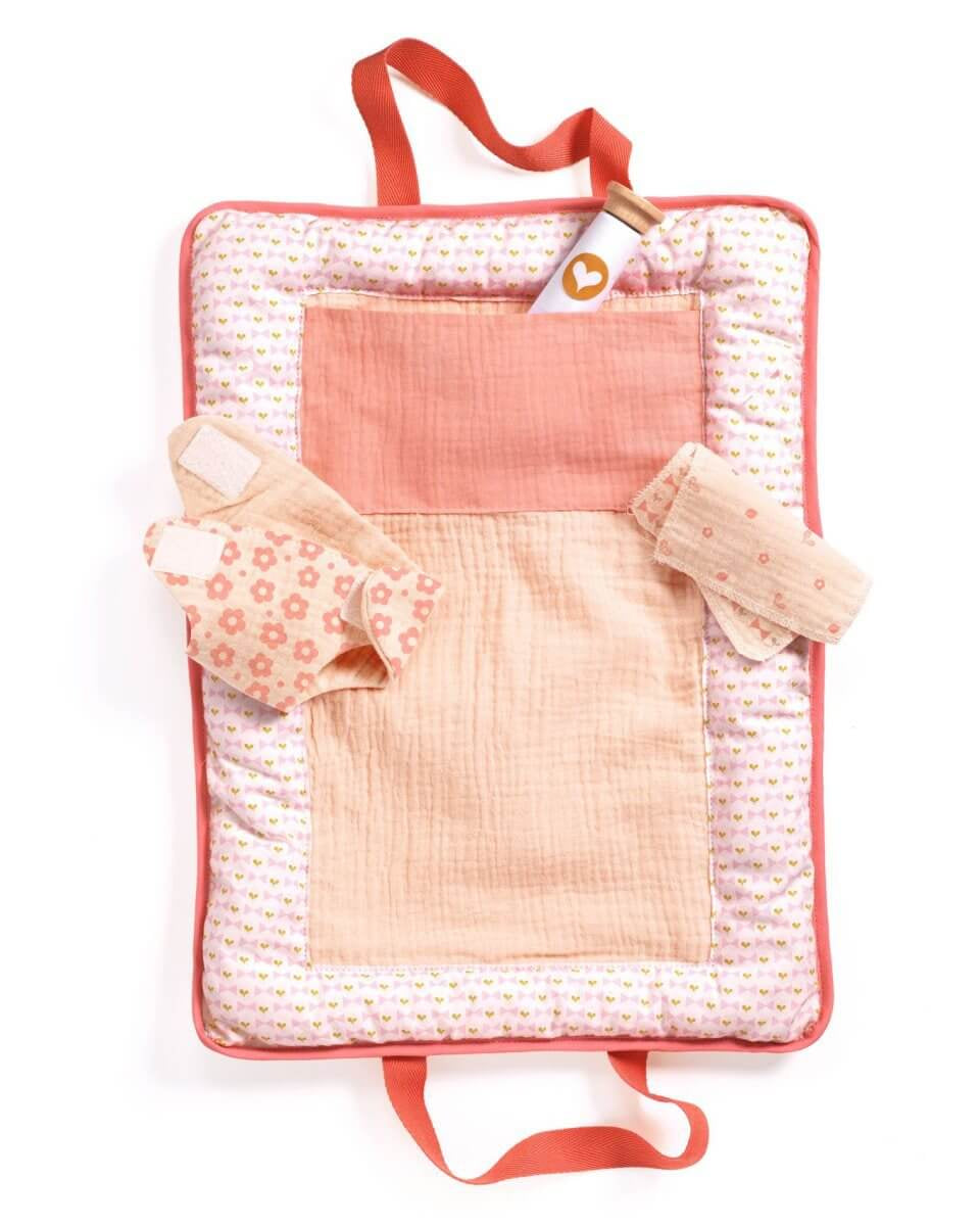 Sac à langer Pink Peak pour poupée Pomea - Accessoires poupée - Boutique LeoLudo - Djeco