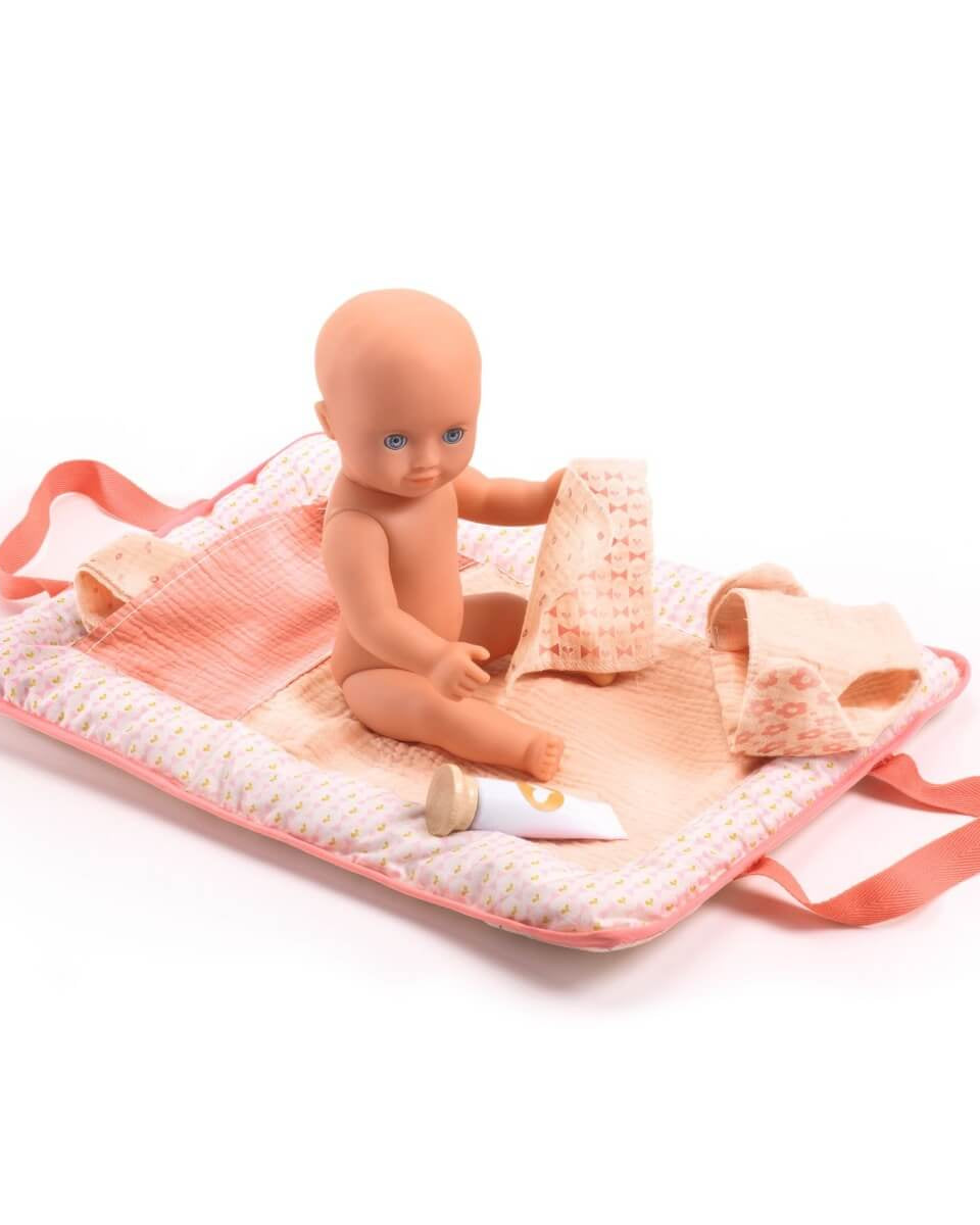Sac à langer Pink Peak pour poupée Pomea - Accessoires poupée - Boutique LeoLudo - Djeco