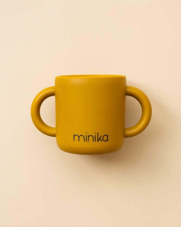 Tasse d'apprentissage avec poignées - Ocre - Alimentation & repas - Boutique LeoLudo - Minika